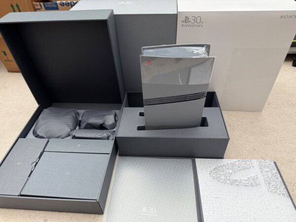 Consola PlayStation 5 Pro – Paquete de edición limitada del 30.º aniversario de Sony PS5 - Imagen 5